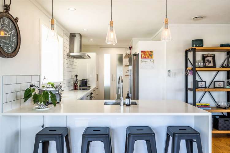 8 Castleton Street Birkdale_13