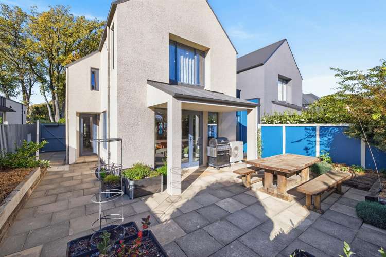 79 Holly Road St Albans_16