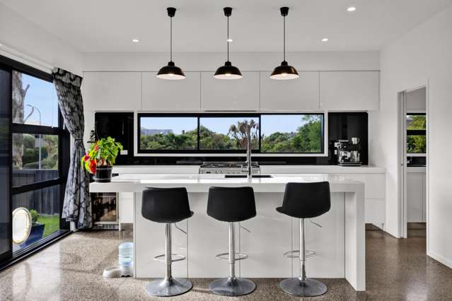 23 Links Drive Waiwhakaiho_3