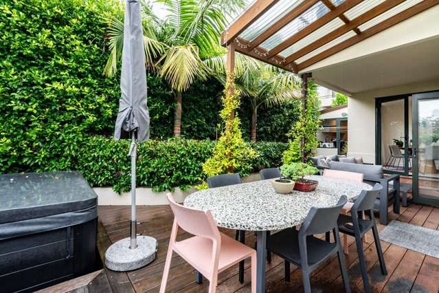 Short term furnished townhouse with Spa +Tennis Cr