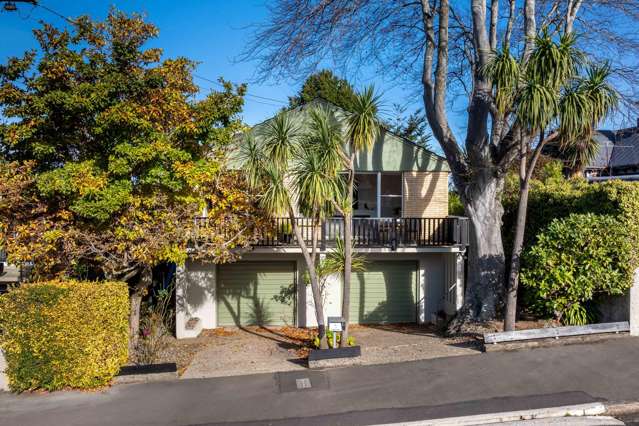 Sunny 1970's Retro Retreat With Huge Potential