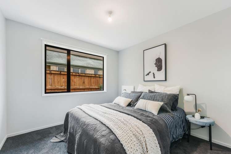 6 Carleton Place Toi Toi_14