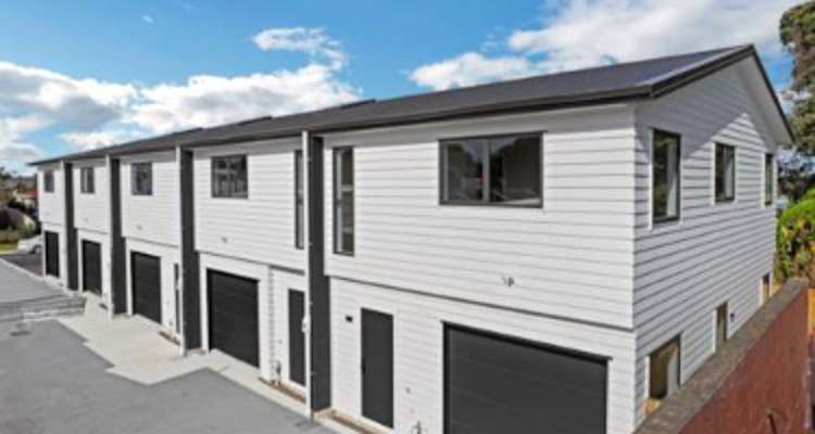 1e Greenmeadows Avenue_0
