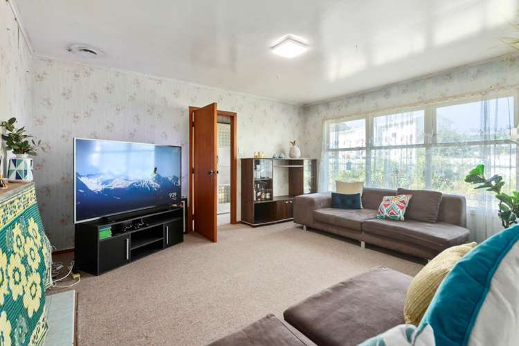 26 Crown Crescent Otara_5