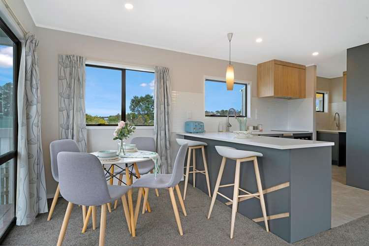 2/40C West Coast Road Glen Eden_8