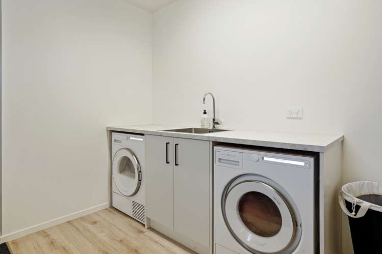 64 Bruces Road Sefton_16