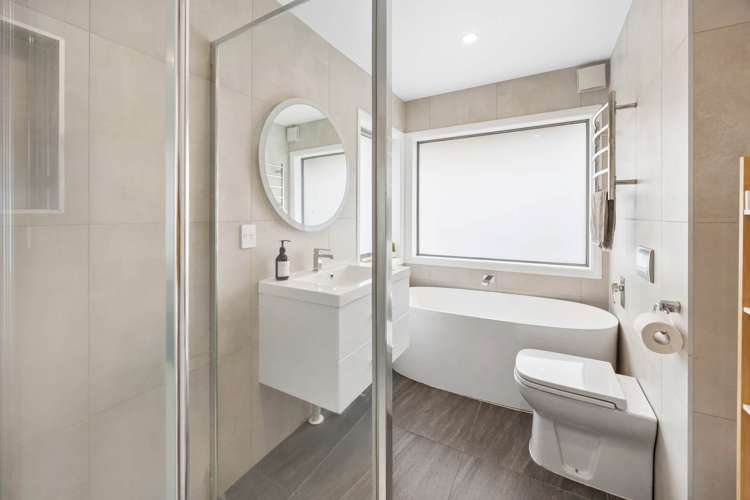 1/4 James Scott Place Te Atatu South_14