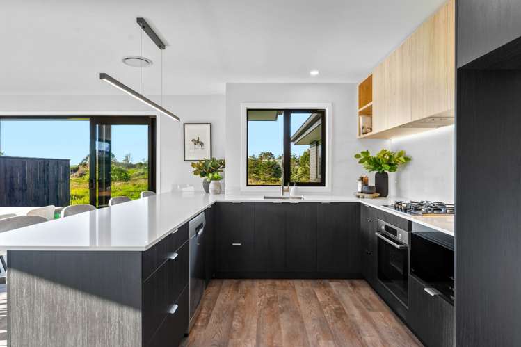 74 Metoriti Crescent Karaka_2