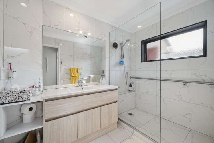 2/7 Waihora Street Hilltop_17