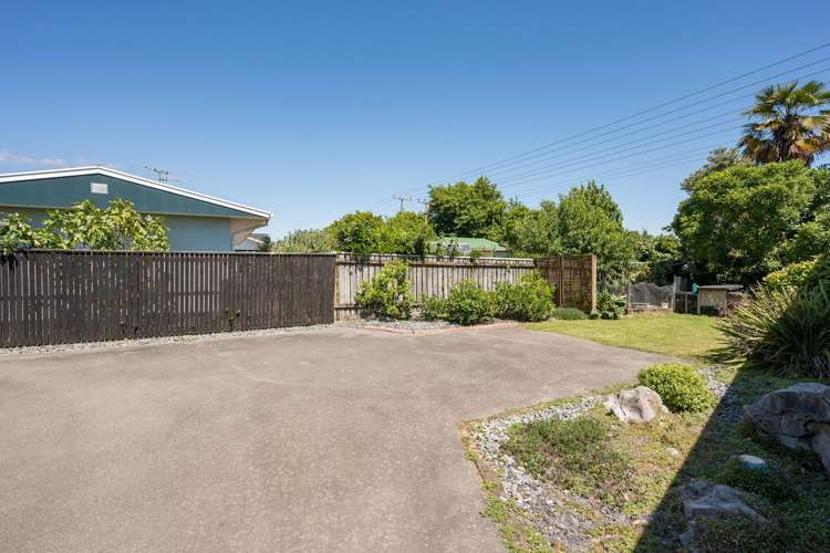 10 Neale Avenue Stoke_25