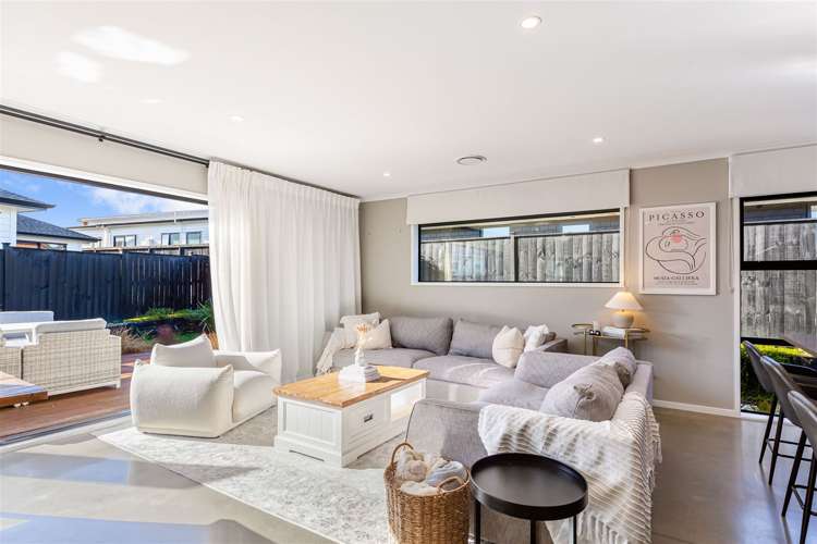 37 Siren Street Wainui_12