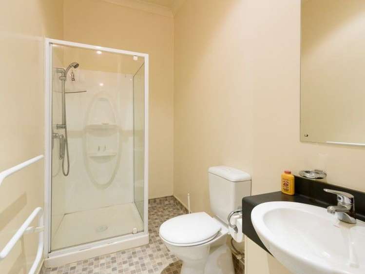 2/33 Hobson Street Thorndon_5