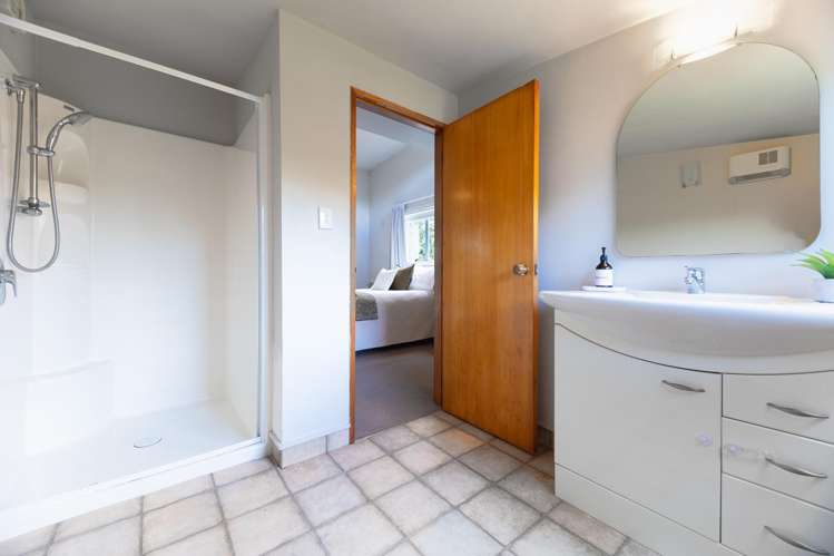 6 Menin Road Raumati South_12