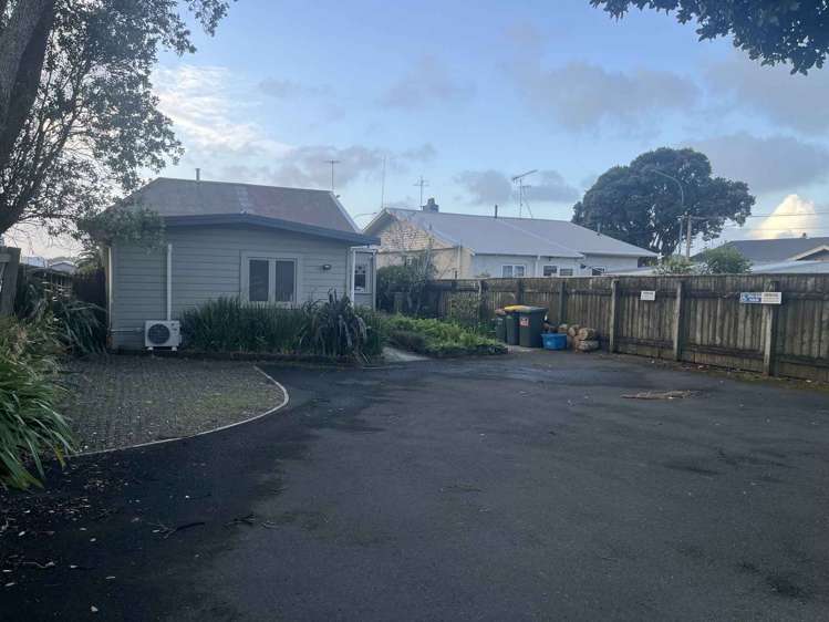 127 Vivian Street New Plymouth_11