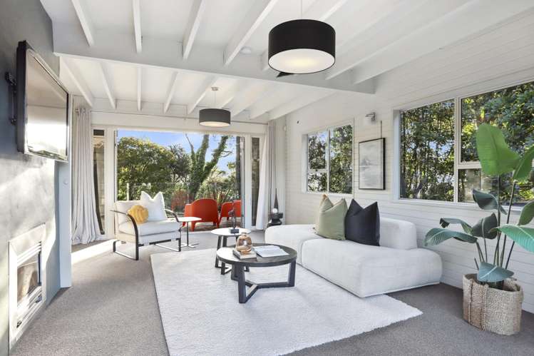 8 Arapito Road Titirangi_1