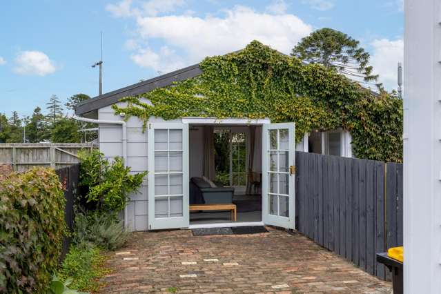 STYLISH CHARACTER, WITH STUDIO