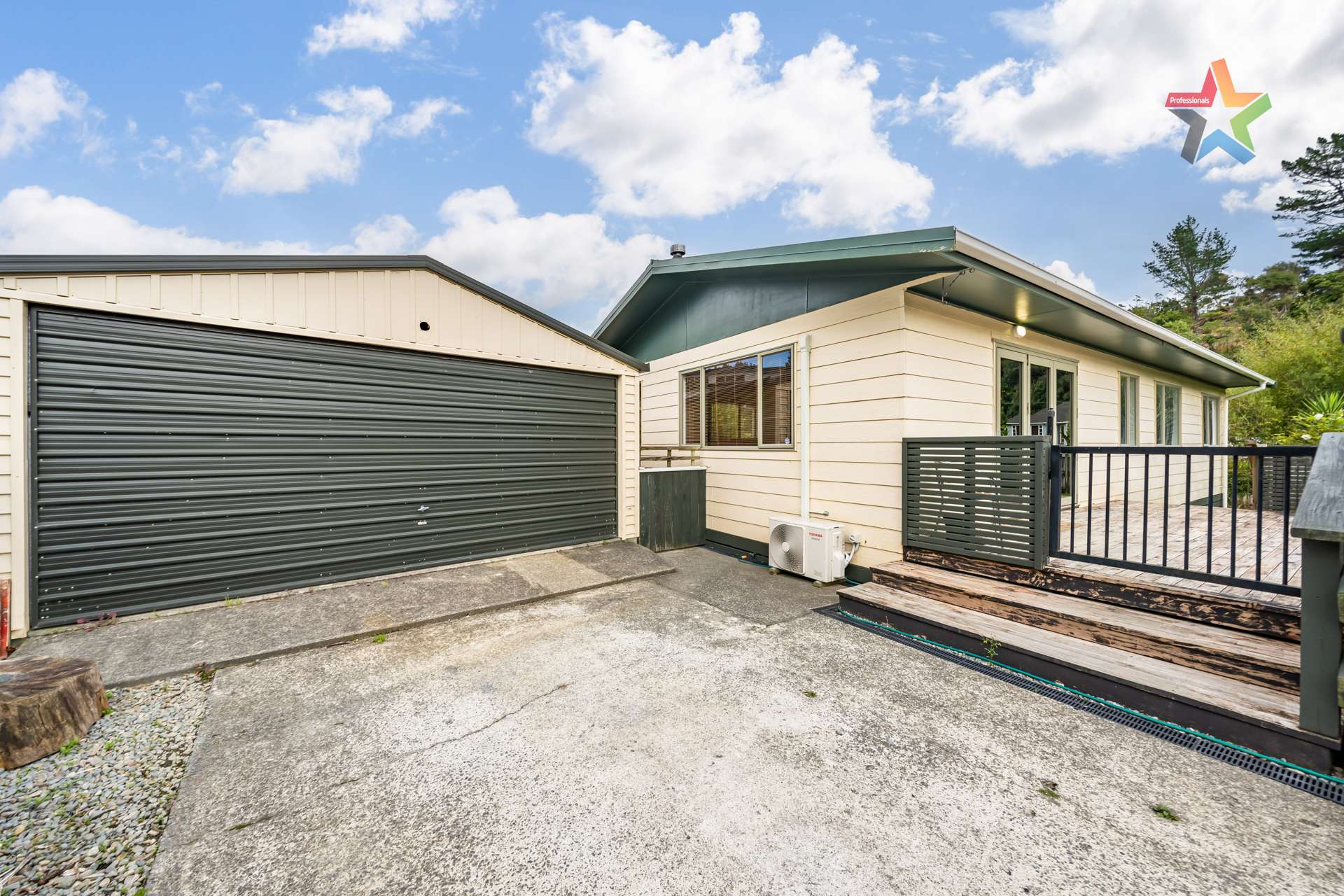 2/32 Hair Street Wainuiomata_0