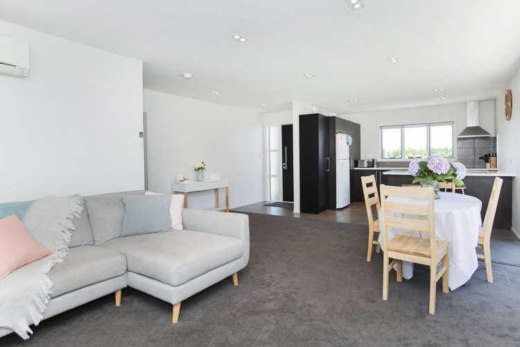 15 Silverstone Place Lytton West_5