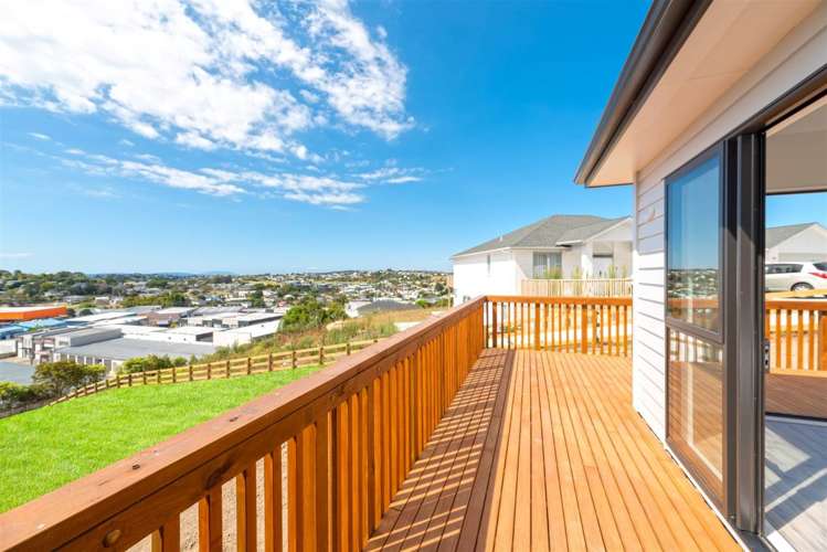 8 Myra G Place Stanmore Bay_6