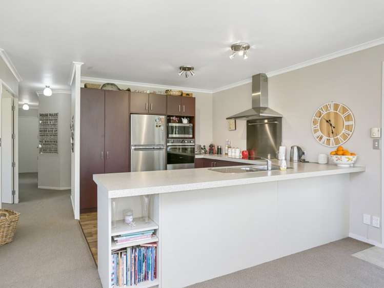 6 De La Mare Drive Leamington_2