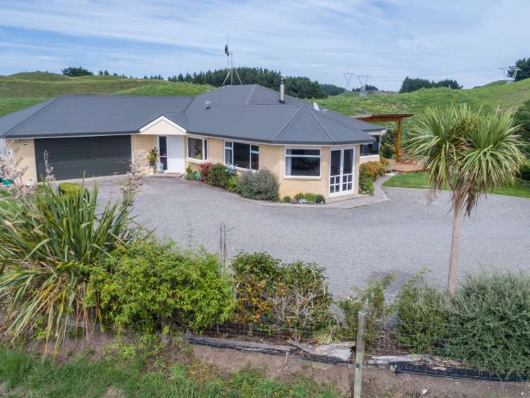 435 Waikawa Beach Road Manakau_0