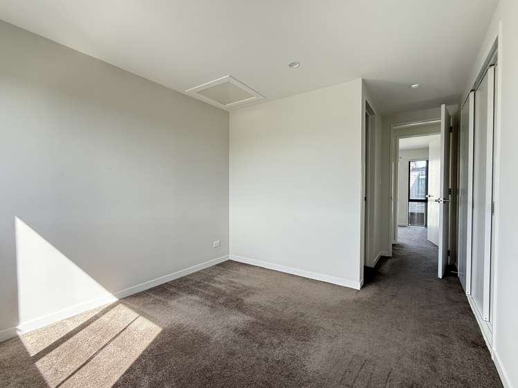2/21 Akoranga Drive Northcote_7