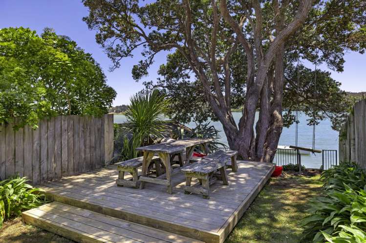 64 Wallis Street Raglan_3