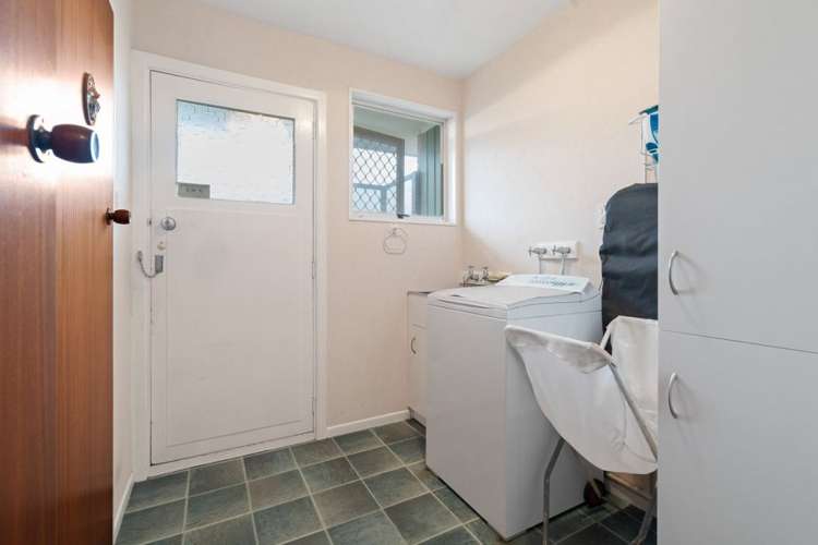 29a Salford Avenue Redwood_11