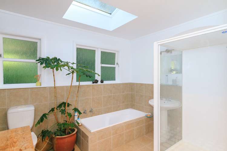 81 Dowse Drive Maungaraki_18