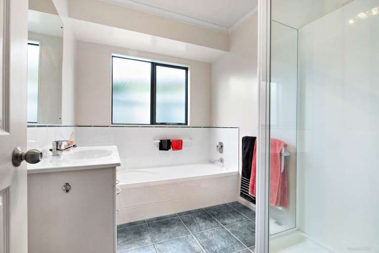 55 Newbliss Crescent East Tamaki Heights_12