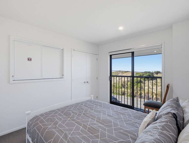 2/180 Marine Parade New Brighton_16