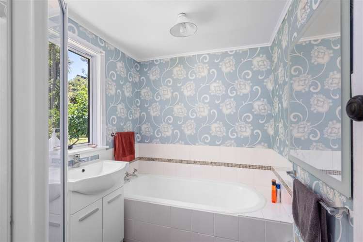 89 Bishop Road Parapara_10