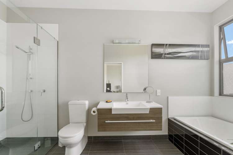 366 Princes Drive Britannia Heights_11