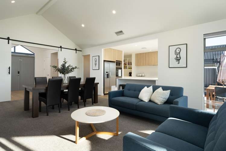 14 Waters Avenue Burleigh_7