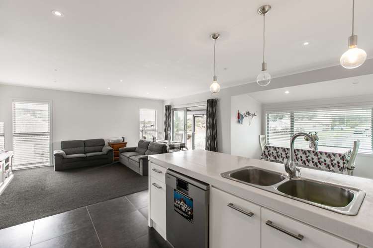 2/50 Taharoto Road Takapuna_12