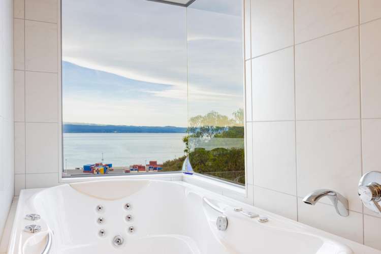 4B Seapoint Road Bluff Hill_12