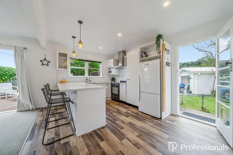 63 Main Road Wainuiomata_3
