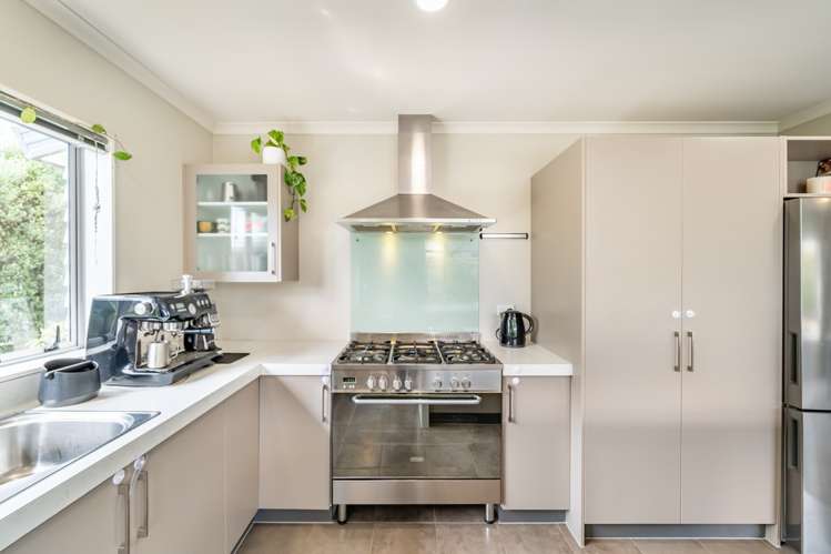 31 Te Puia Drive Aotea_12