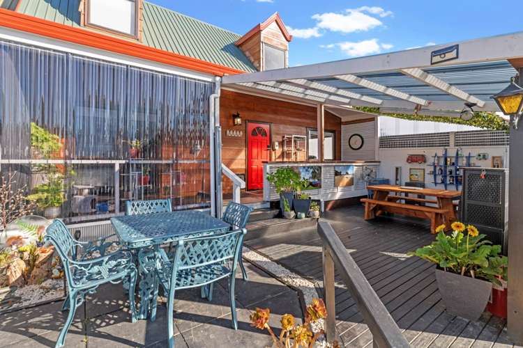 2/8 Leven Lane Totara Heights_1