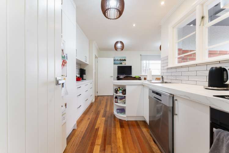 45 Easther Crescent Kew_12