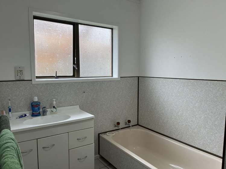 139 McLeod Road Te Atatu South_7