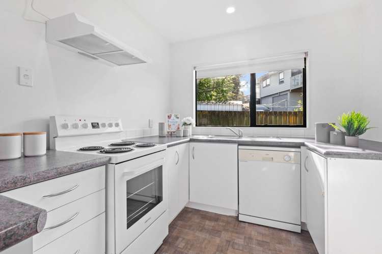 1/87 Athena Drive Totara Vale_6