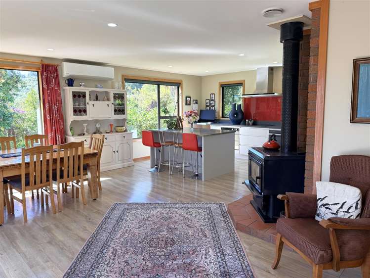 125 Coulson Road Paroa_5