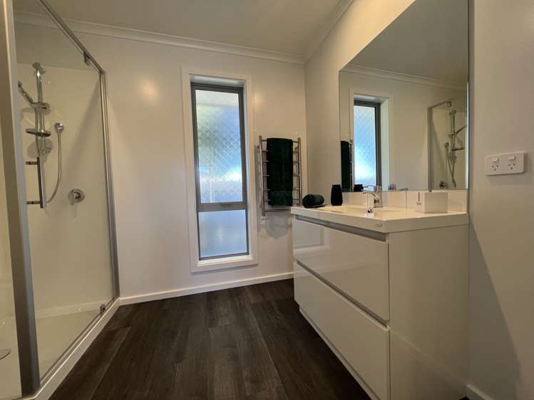 42 Geoff Geering Drive Netherby_12