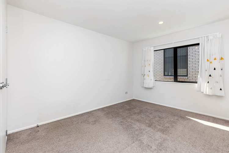 403 Ormiston Road Flat Bush_10
