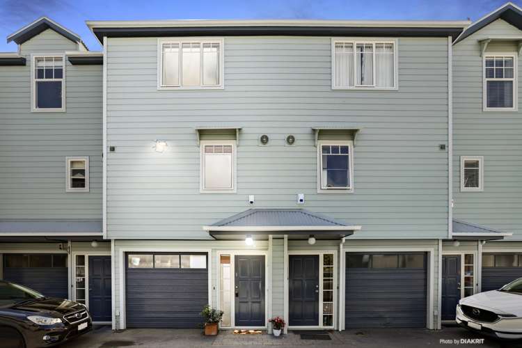 8/10 Colombo Street Newtown_0