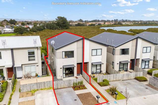 Quality Freehold with Scenic Views!