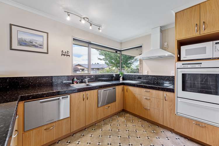 2 Hilton Place Blenheim Central_9