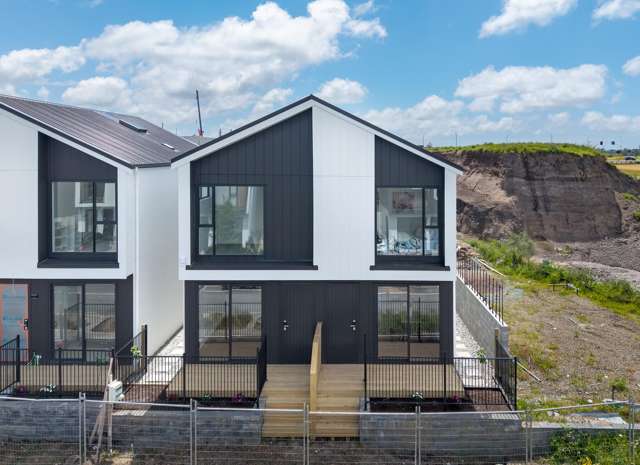 Brand New 2 Bed + Study Duplex - 2 Carparks