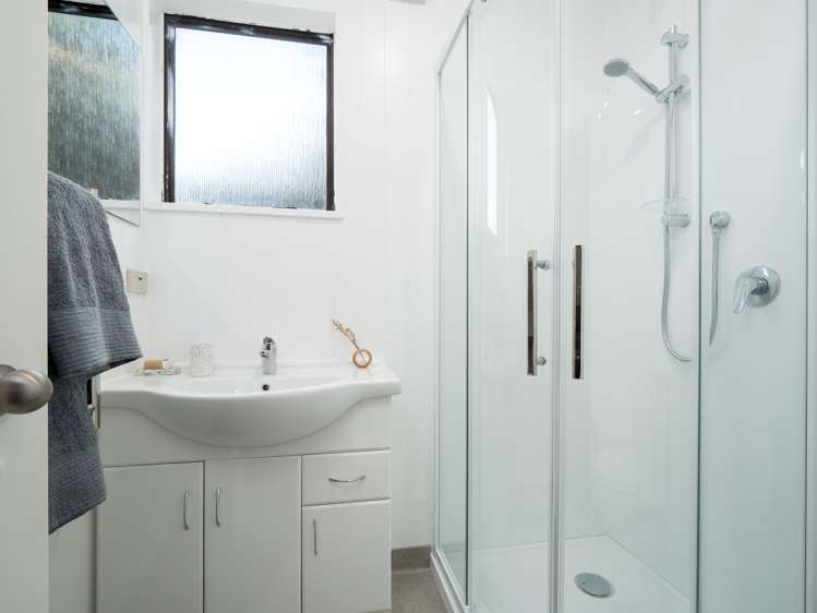 17a Wynyard Crescent Fernhill/Sunshine Bay_10